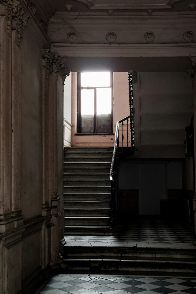 Moody Vintage Staircase With Window Light — Old Building Interior and Urban Atmosphere
